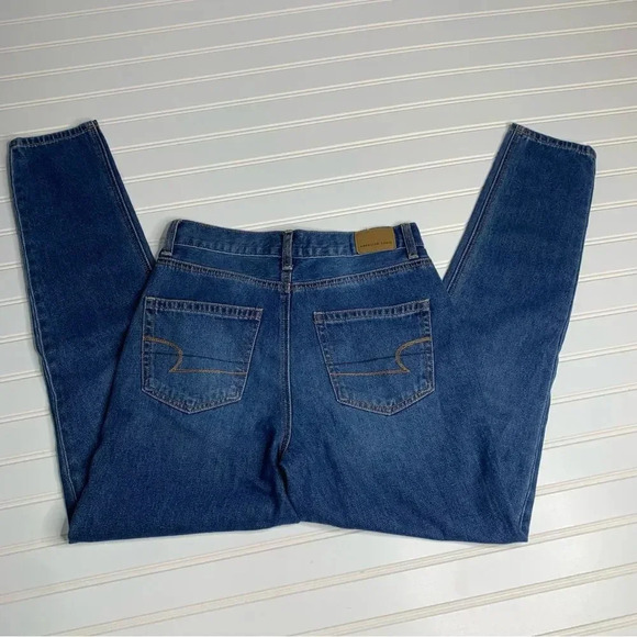American Eagle High Rise Mom Jeans - Picture 4 of 9